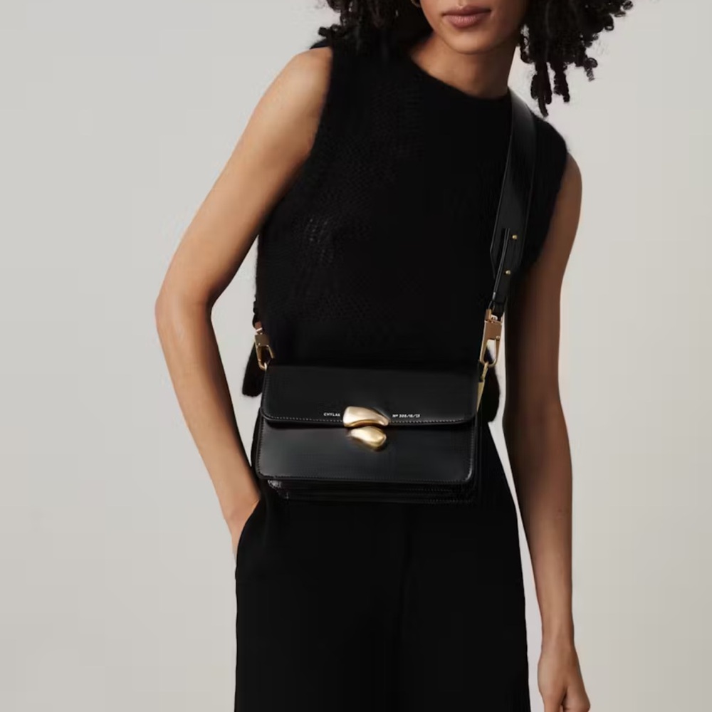Chylak Shoulder Bag with Sculptural Seal in
“glossy black”